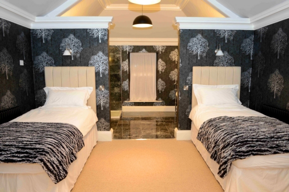 Large twin room with ensuite facilities